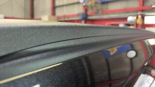 ジープ・コンパス ルーフレール マットブラック化