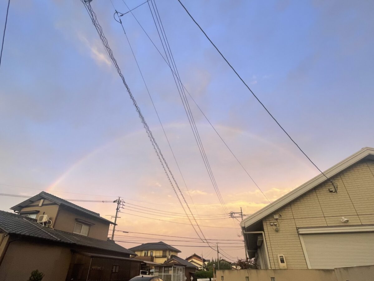 早朝の虹