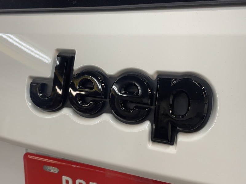 Jeepエンブレムブラックアウト
