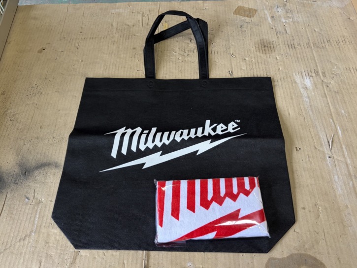 ミルウォーキーオリジナルタオルとトートバック