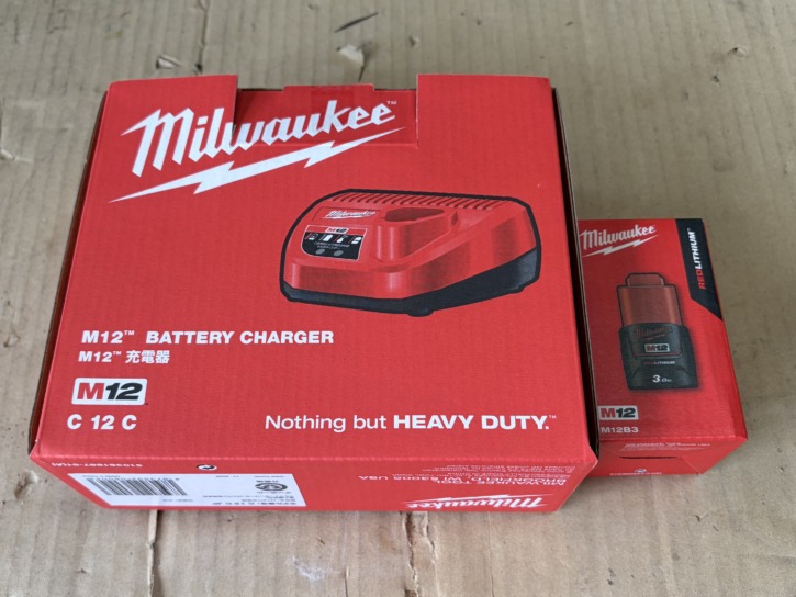 ミルウォーキーバッテリー、充電器