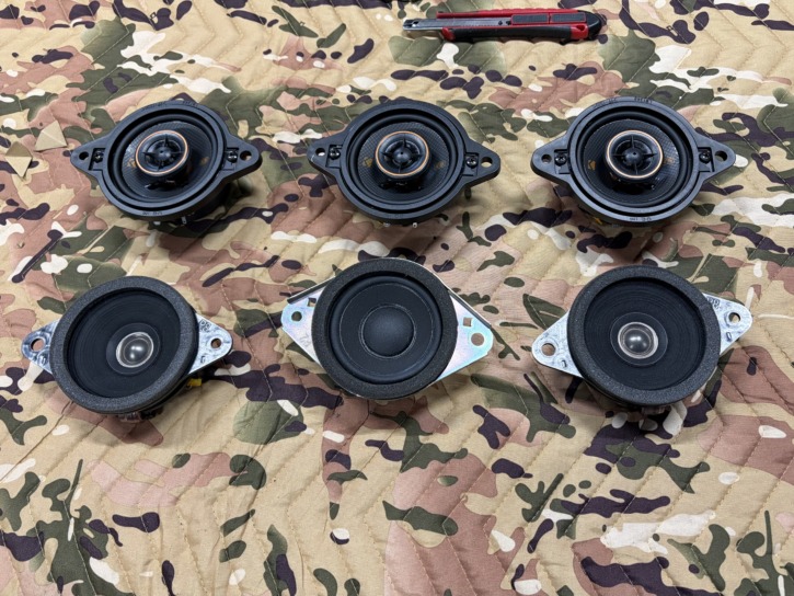 KICKER KSC3504と純正スピーカーの比較