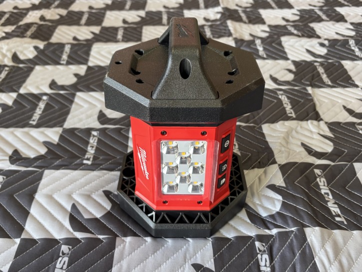 Milwaukee M18 エリアライト