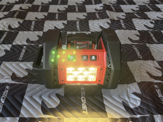 Milwaukee M18 エリアライト