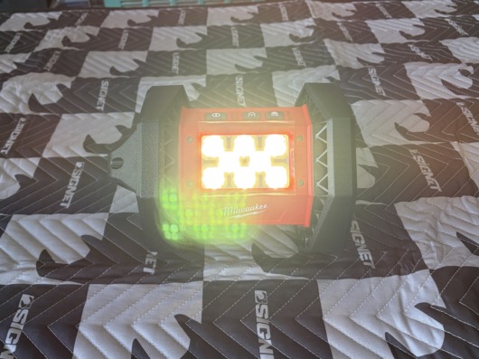 Milwaukee M18 エリアライト
