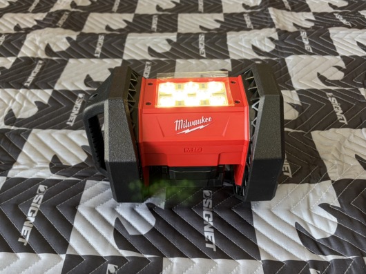 Milwaukee M18 エリアライト