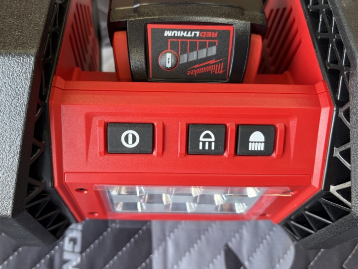 Milwaukee M18 エリアライト