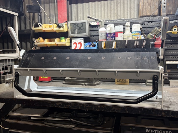 メタルブレーキ